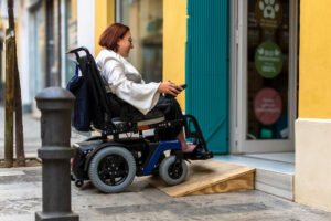 כיסא גלגלים חשמלי מאלומיניום