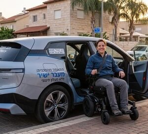 כסא גלגלים חשמלי לרכב פרטי ללא מעלון